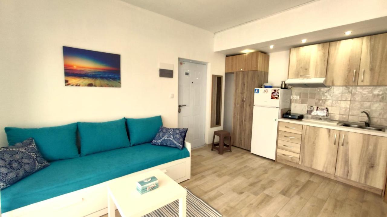 Sea Star Apartments Kallikratia Nea Kallikrateia Bagian luar foto