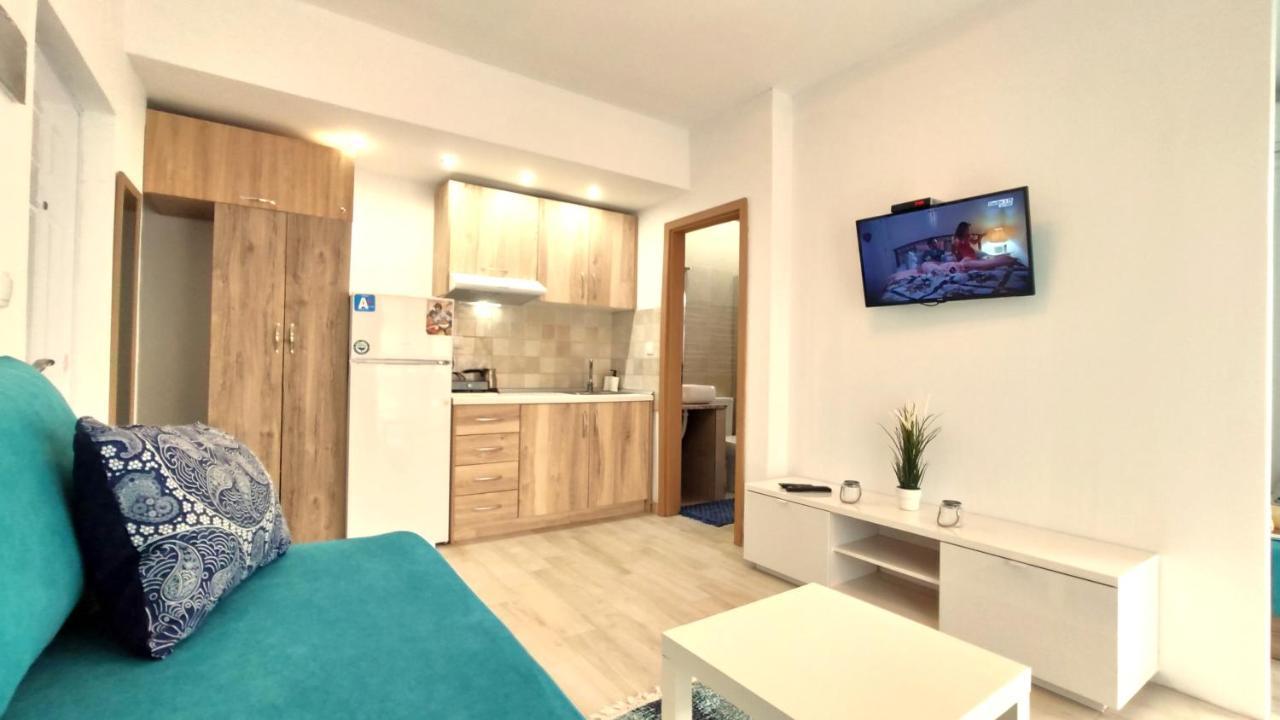 Sea Star Apartments Kallikratia Nea Kallikrateia Bagian luar foto