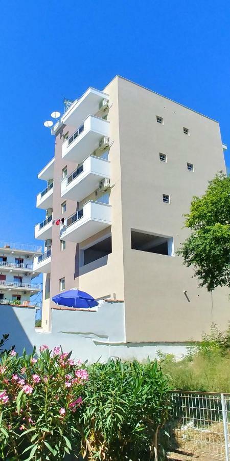 Sea Star Apartments Kallikratia Nea Kallikrateia Bagian luar foto