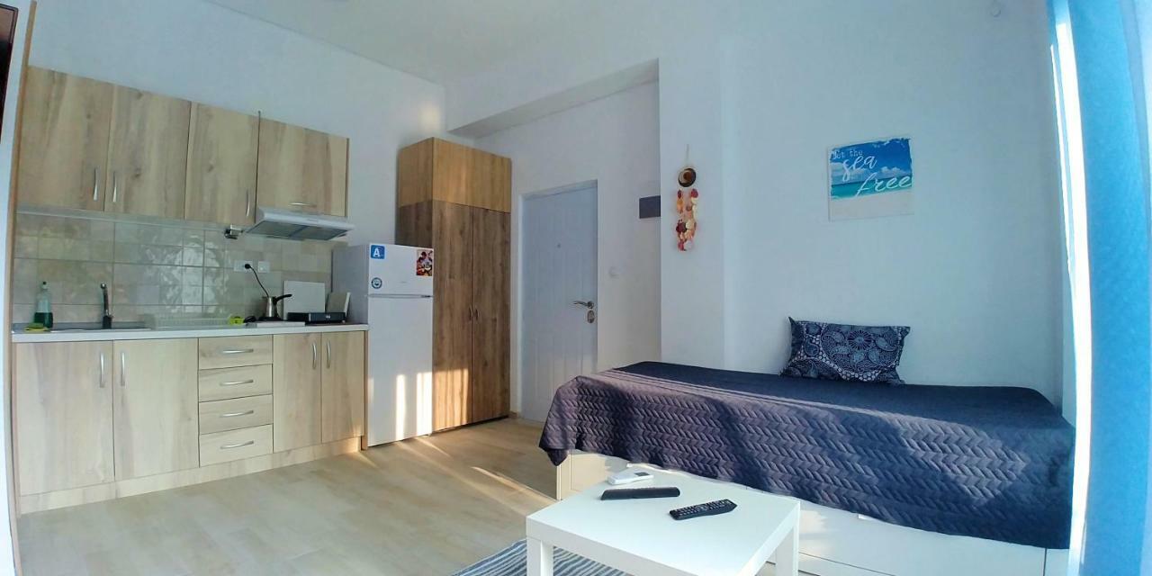 Sea Star Apartments Kallikratia Nea Kallikrateia Bagian luar foto